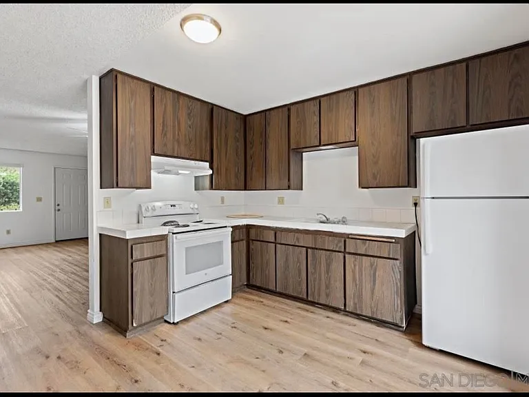 7940 Camino Kiosco — Photo 5