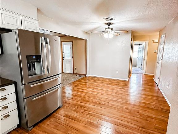 4th image of 2602 NE Lake Ave