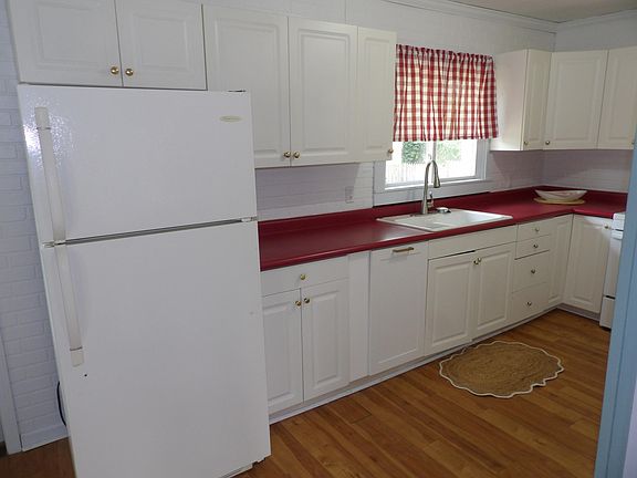 5th image of 921 Burns St