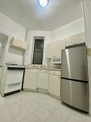 Rented by Green Home NY Realty LLC | media 4