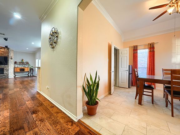 4- Entry Hallway
