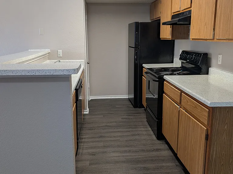 Lakeview Apartments — Photo 36