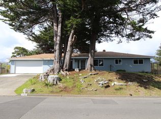 750 9th St SW, Bandon, OR 97411