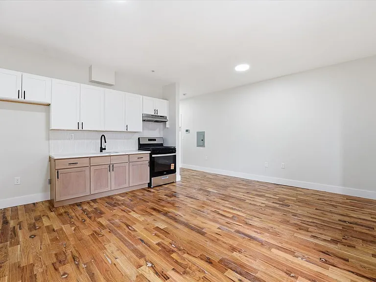 112-114 N Walnut St #2C — Photo 5