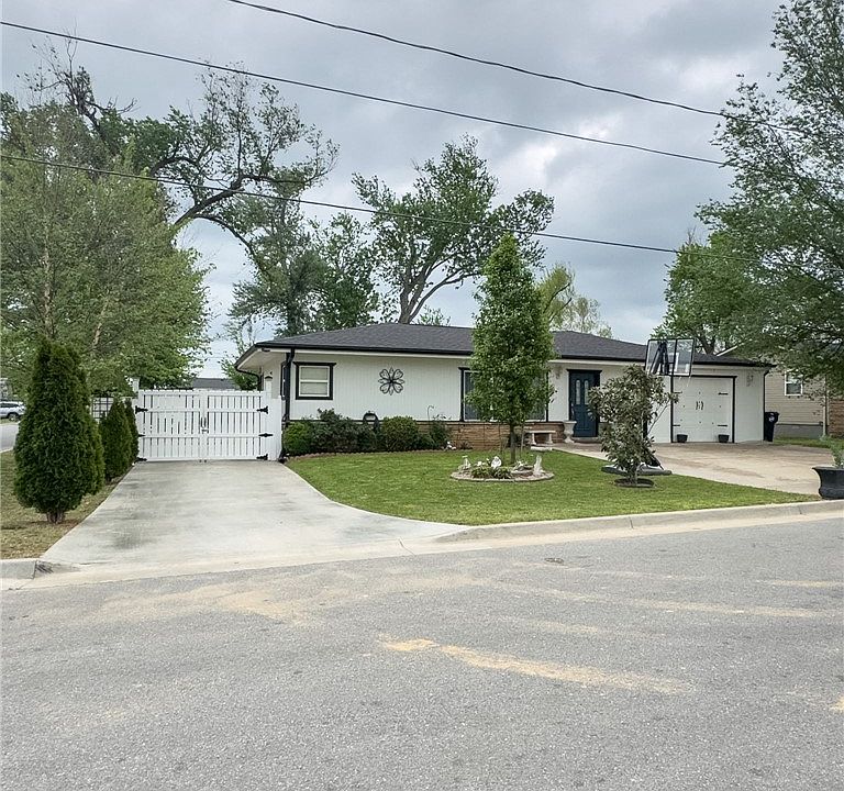 1st image of 519 N 10th St