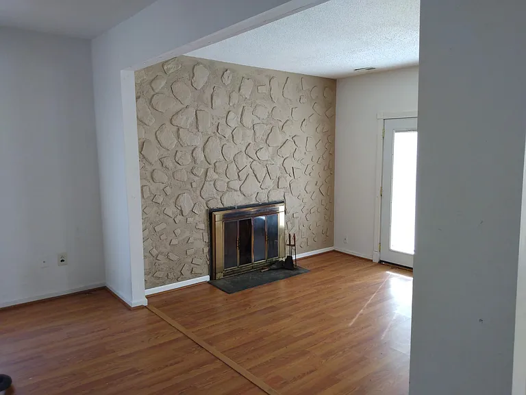 5957 Edgelake Dr — Photo 2