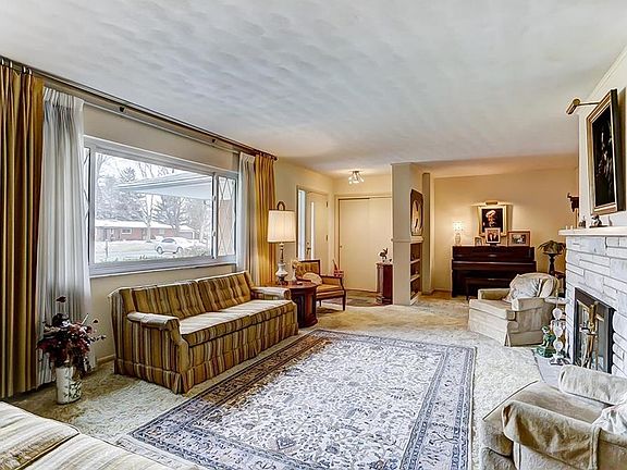 3rd image of 3543 Napanee Dr