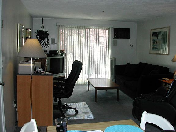 Spacious Living room!