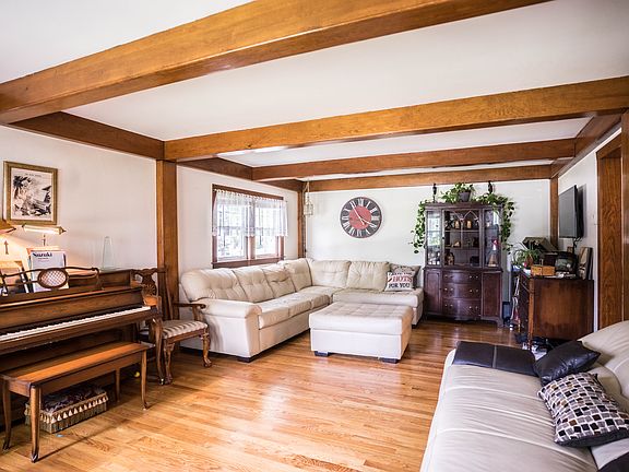 Living room (SW) main level