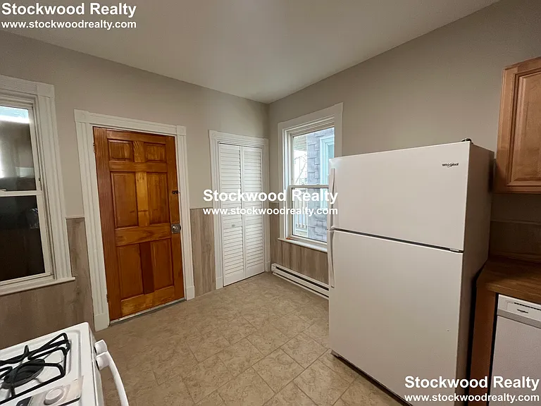 274 E Cottage St #1 — Photo 36