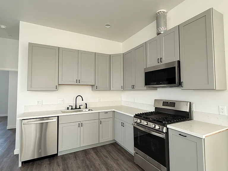 1829 N Ave #1 — Photo 2