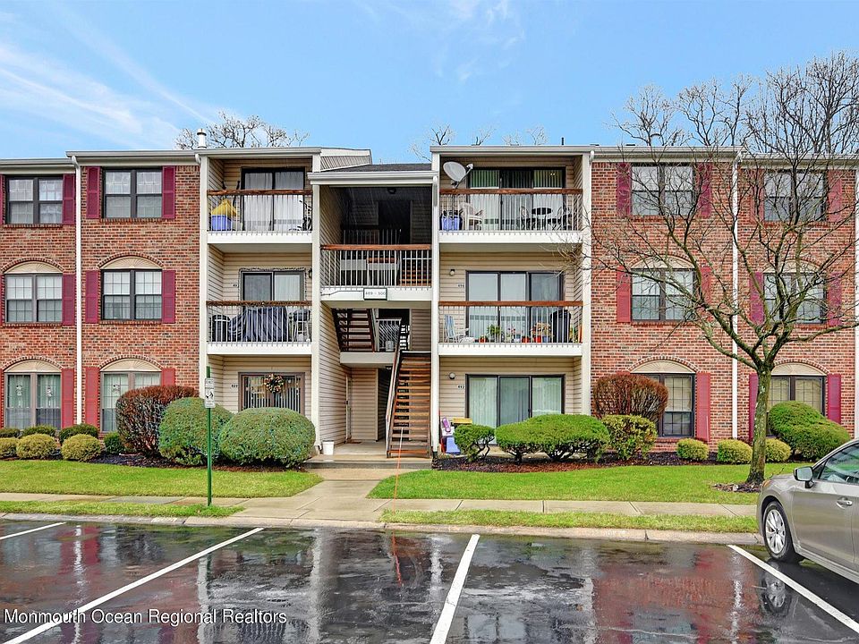 1st image of 500 Danbury Ln #500