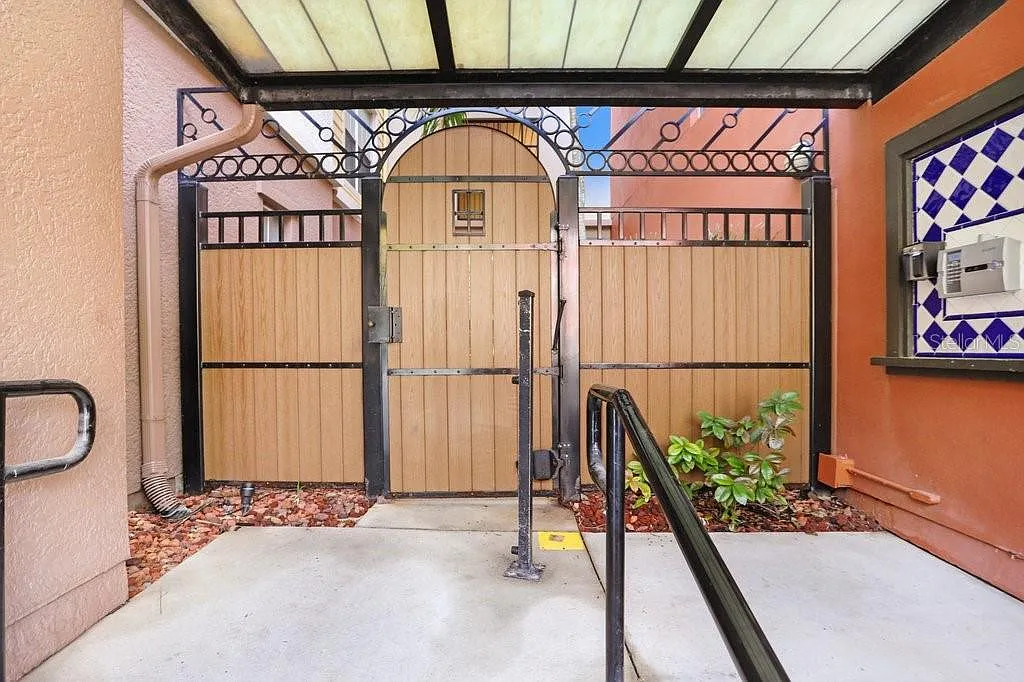 1 bed, 1.0 bath, 721 sqft, $1,900 — Photo 4
