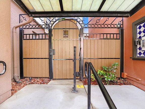 4th image of 2440 W Horatio St Unit 1012