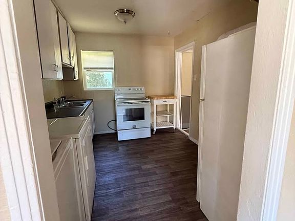 3rd image of 706 Mickan St