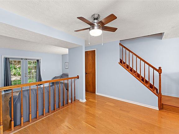 4th image of 104 Spruce Ct