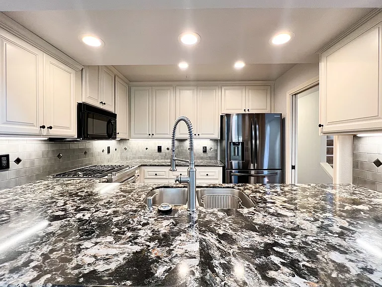 39 Fountain Grove Cir — Photo 8