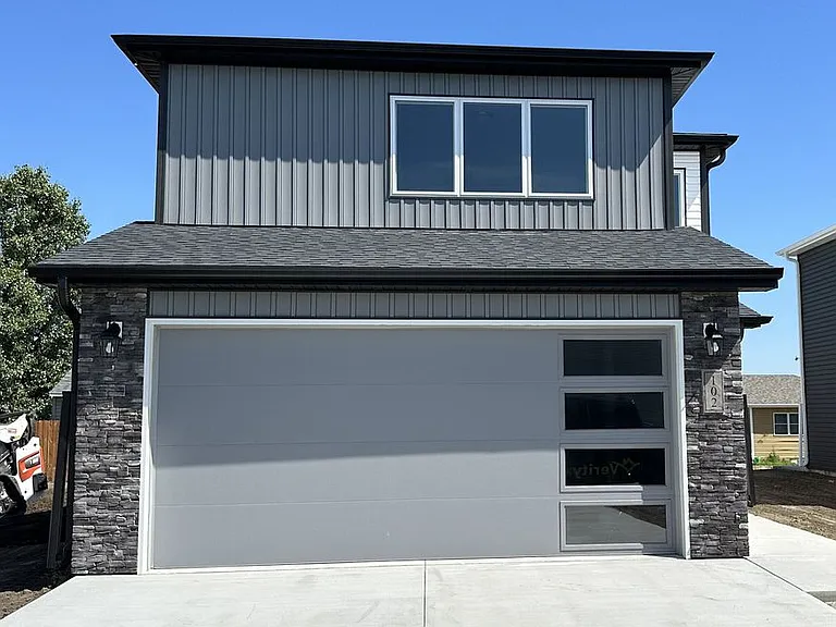 102 Marshall Loop — Photo 1