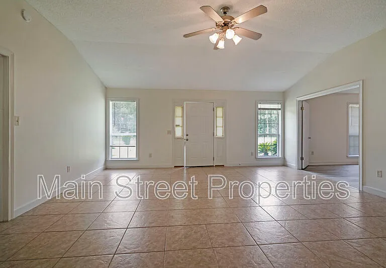 1301 Elliott St — Photo 2