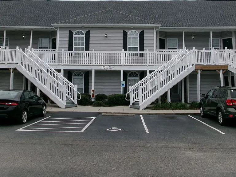 148 Westhaven Dr #10H — Photo 1