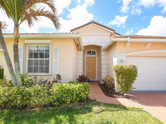 3rd image of 350 SW Lake Forest Way