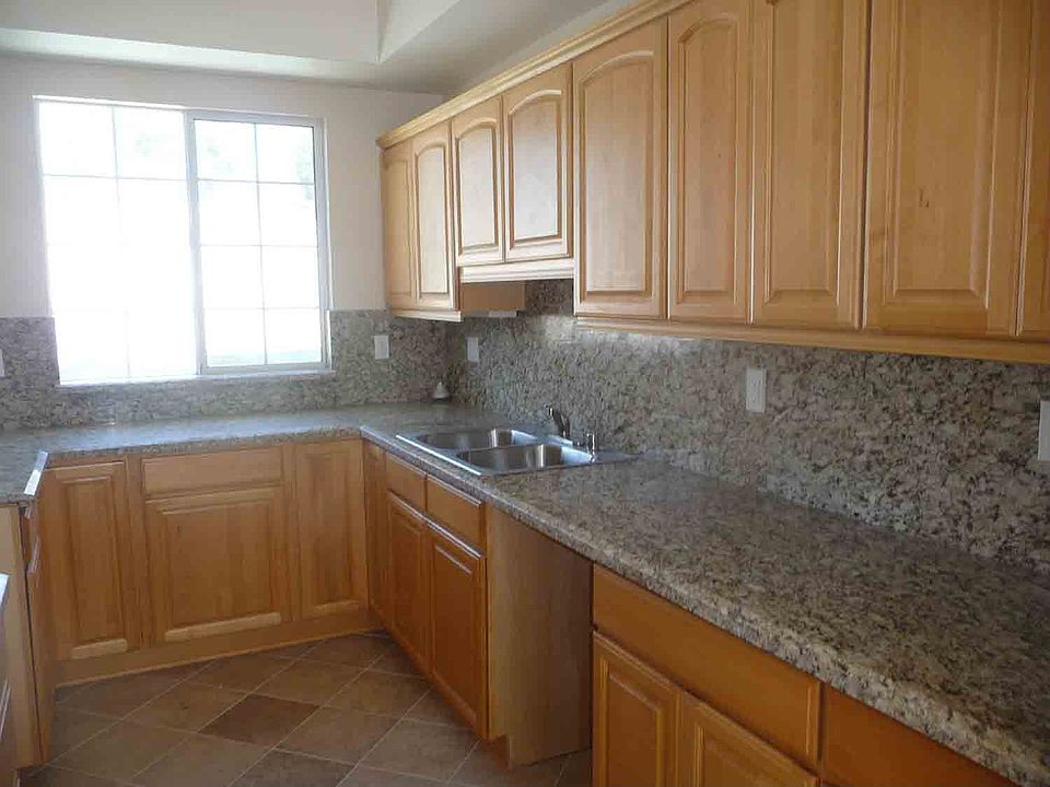 2nd image of 6823 Valmont St