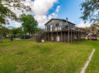 111 Lone Oak Ln, Anahuac, TX 77514