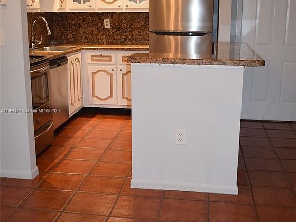 4th image of 827 NE 199th St APT 205