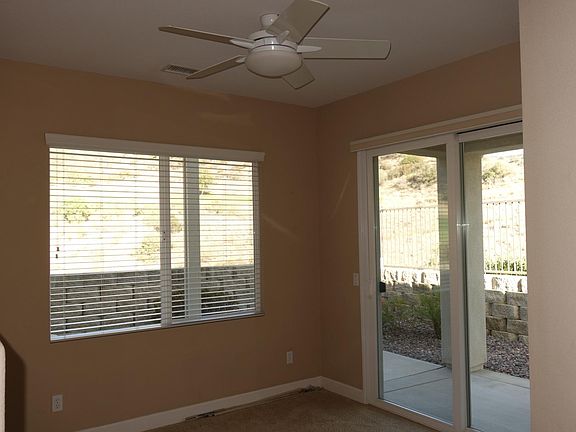 extra room, can be office or art room, sliding doors to pati