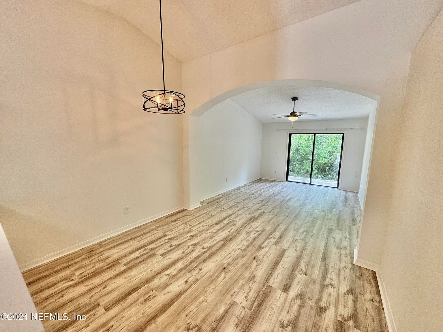 2 bed, 2.0 bath, 1008 sqft, $1,595 — Photo 3