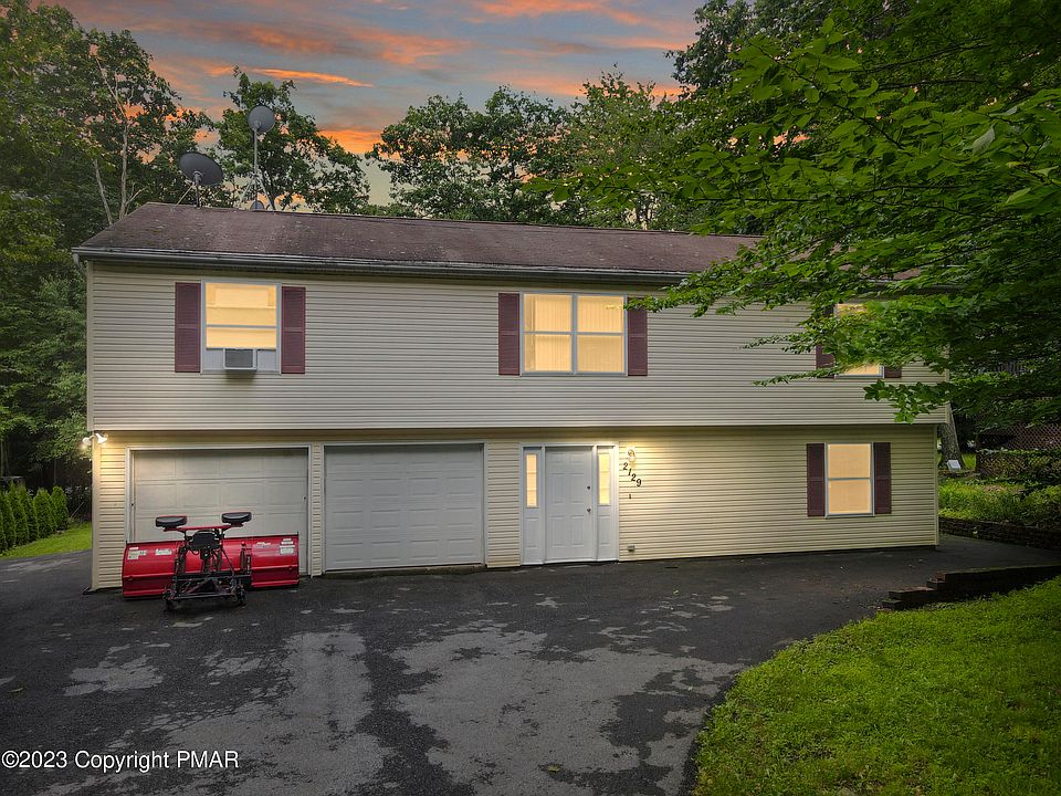 1st image of 2129 Warwick Cir