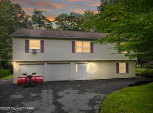 2129 Warwick Cir, Tobyhanna, PA 18466