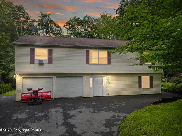 2129 Warwick Cir, Tobyhanna, PA 18466