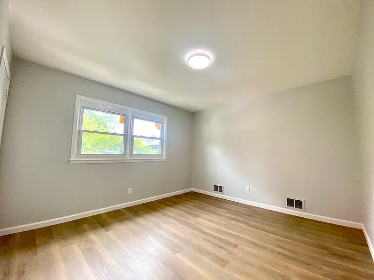 105 Burgher Ave #1R — Photo 7
