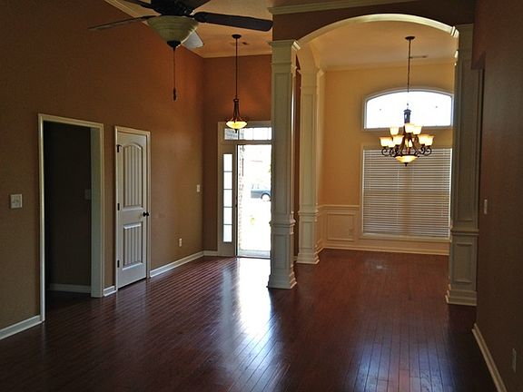 2nd image of 93 Glen Arbor Ln