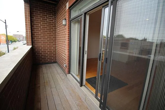 2352 W Byron St #301 — Photo 18