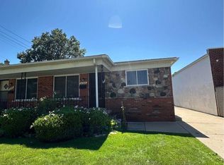 21500 Violet St, Saint Clair Shores, MI 48082