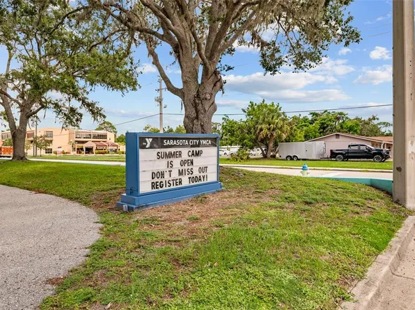 2462 Prospect St, Sarasota, FL 34239