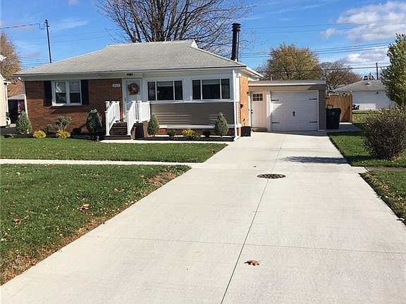 2nd image of 842 Sherwood Ct