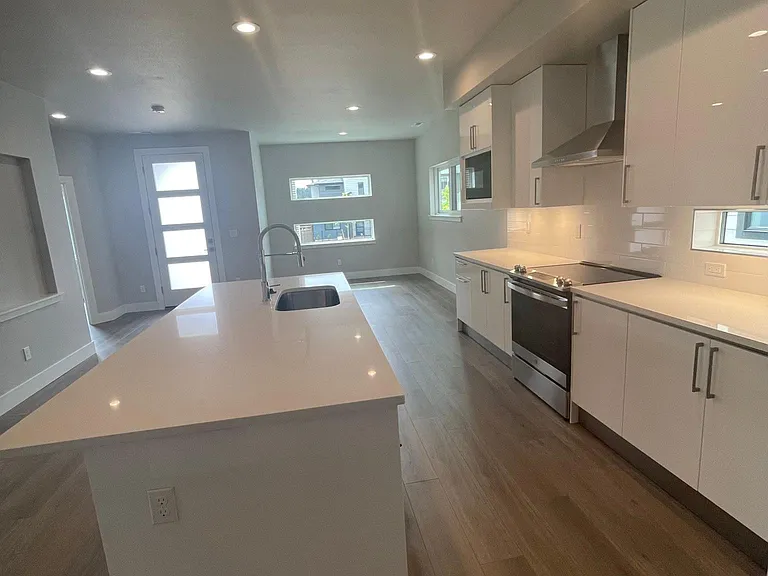 16663 SE Pleasant Valley Pkwy — Photo 2