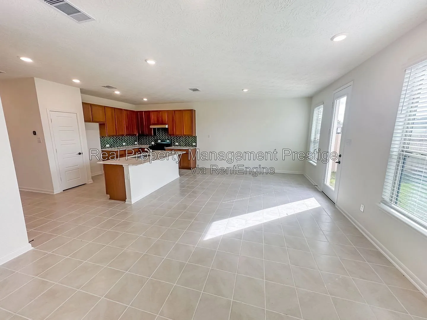 4 bed, 2.0 bath, 1706 sqft, $2,195 — Photo 4