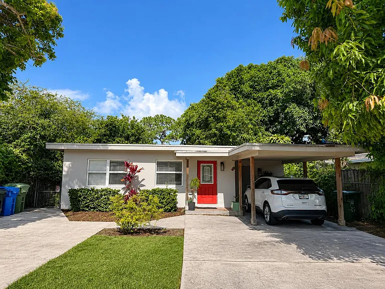 1437 NW 4th Ave — Photo 1