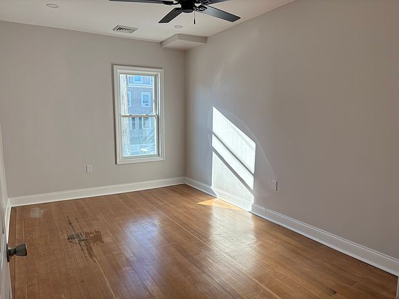 2nd image of 32-40 E Broadway #34