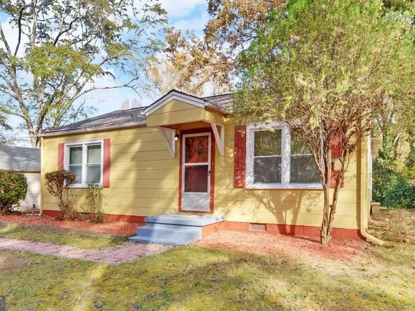 504 N Pond St, Toccoa, GA 30577