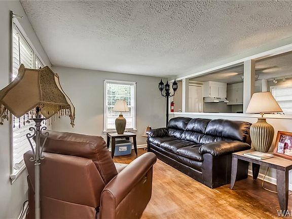 3rd image of 3523 16th St NE