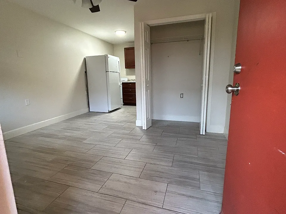 418 Plaza Ave #3