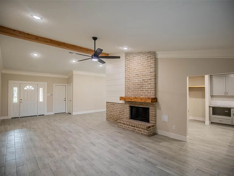 3919 Wintergreen Dr — Photo 3