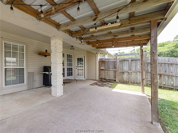 5th image of 1112 Chesapeake Ln