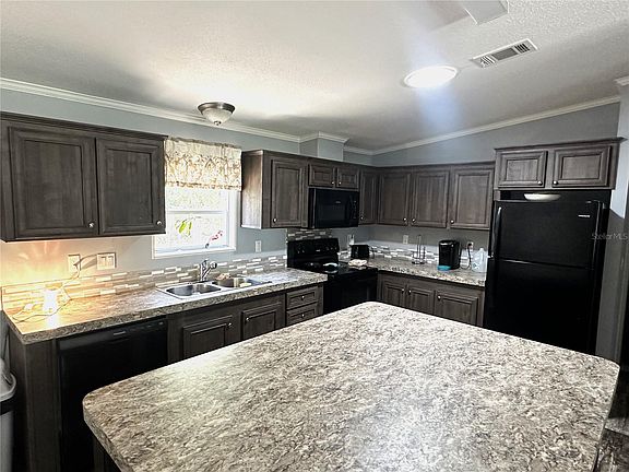3rd image of 215 Azalea Ave