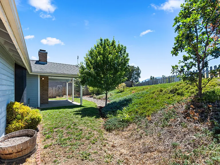 2890 Wedgewood Ln — Photo 7
